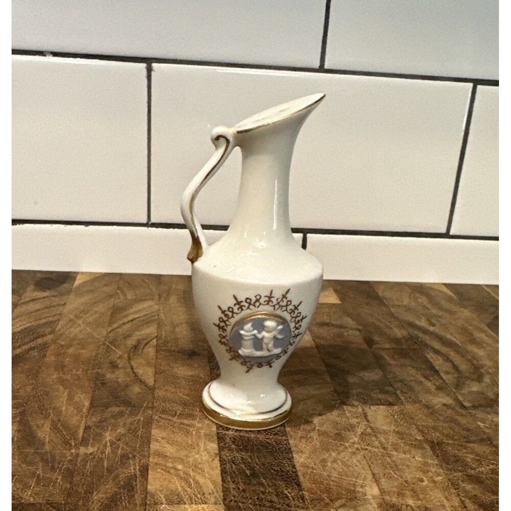 Vintage Napco Japan White Porcelain Cameo Urn Salt Shaker N5321